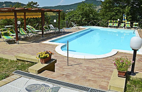 Apecchio Cabaña | Cabaña en Marche con piscina y vistas