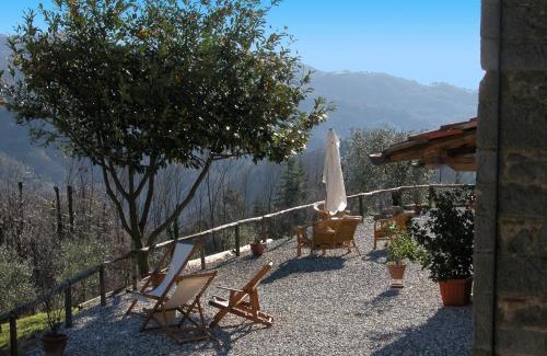 San Quirico Casa | Cottage in Pescia with Pool & Garden