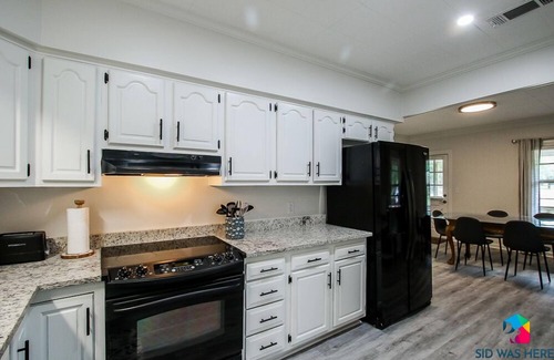 Richmond Hill Casa | Cottage in Richmond Hill, Pet Friendly w/ King Bed