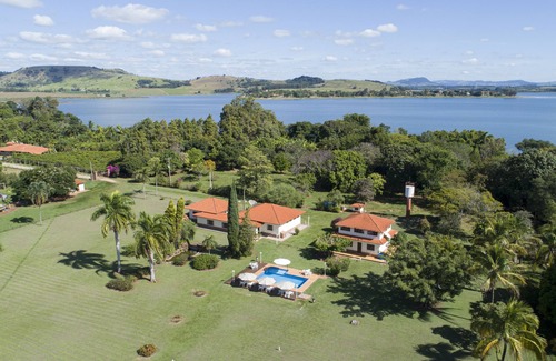 Barao de Antonina Casa | Casa rural en la presa de Chavantes, con playa, piscina, rampa para botes, isla