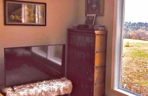 New Lebanon Cabaña | Cottage in the Clouds With Mountain Views