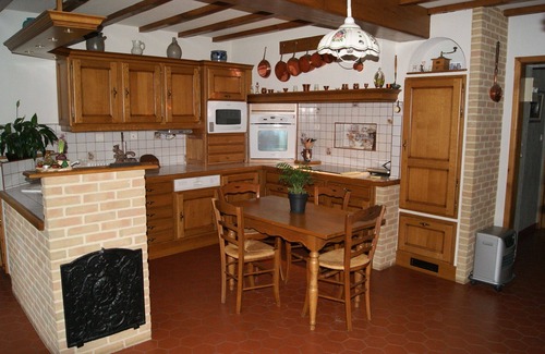 Iviers Casa | casa de campo en el campo con un estanque privado