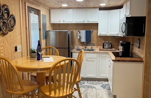 Bolton Landing Cabaña | Cottage in the heart of Bolton, Lake George