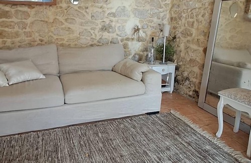 Lesparre-Medoc Cabaña | Cottage in the Médoc Near Shops