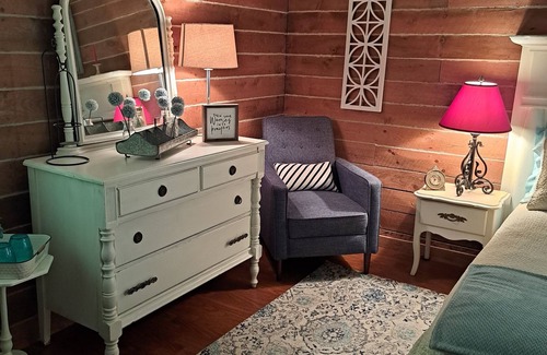 Sweet Valley Cama Y Desayuno | Cottage in the Woods B&B=The Bluebird Bungalow