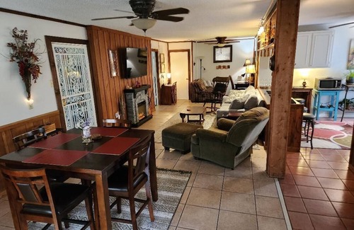 Millington Cabaña | Cottage in the Woods, Safe area, on 6 acres, Free Parking.
