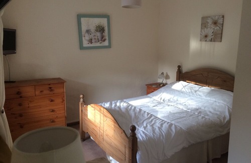 Compton Dando Cabaña | Cottage In Village Location Surrounded By Beautiful Countryside