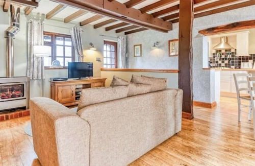 Cosford Casa | Private Cozy 1-Bedroom Cottage in Staffordshire
