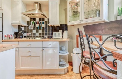 Cosford Casa | Private Cozy 1-Bedroom Cottage in Staffordshire