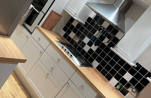Cosford Casa | Private Cozy 1-Bedroom Cottage in Staffordshire