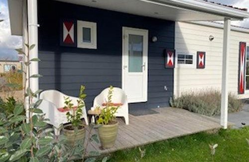 Koudekerke Chalet De Esquí | Cottage in Zeeland with Pet-Friendly Stay