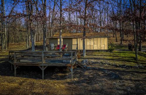 Berkeley Springs Casa | Cottage Inn The Woods - Pond, Pet Friendly, Grill, Wifi, Fire Pit, Deck, Screen Porch, Fireplace, Private