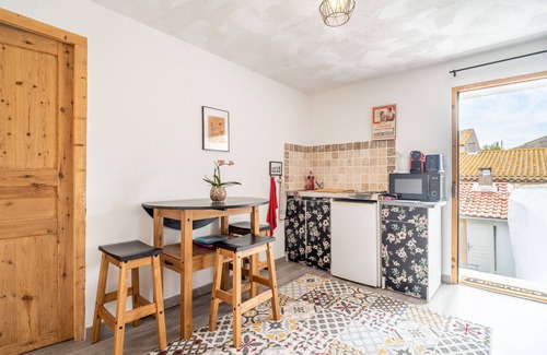 Lespignan Apartamento | Casa rural 'L'Orchidée' con jardín compartido, Wi-Fi y aire acondicionado