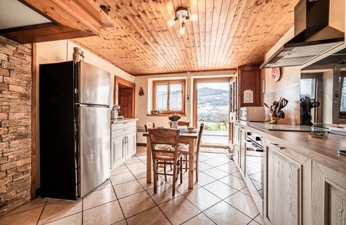 Taninges Cabaña | Casita de campo 'La Ferme De La Plaigne' con vistas a la montaña, terraza privada y Wi-Fi
