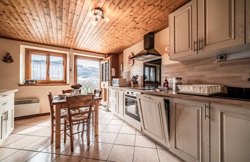 Taninges Cabaña | Casita de campo 'La Ferme De La Plaigne' con vistas a la montaña, terraza privada y Wi-Fi
