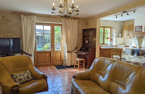 Theil-Rabier Casa | Casita de campo 'Le Clos Pierreslogis' con terraza privada, jardín privado y Wi-Fi
