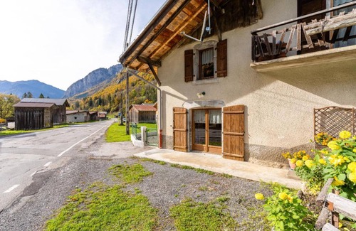 Sixt-Fer-a-Cheval Chalet De Esquí | Cottage 'Le Gîte Des Cascades' with Mountain View, Private Terrace and Wi-Fi