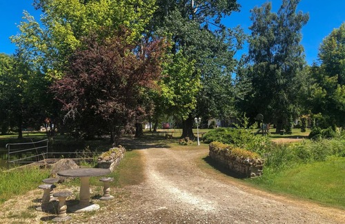 Varaignes Casa | Casita de campo "Le Pêcheur" con vistas al lago, piscina compartida y terraza privada