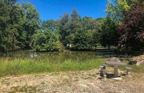 Varaignes Casa | Casita de campo "Le Pêcheur" con vistas al lago, piscina compartida y terraza privada