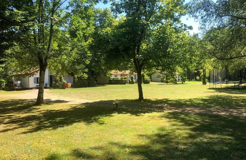 Varaignes Casa | Casita de campo "Le Pêcheur" con vistas al lago, piscina compartida y terraza privada
