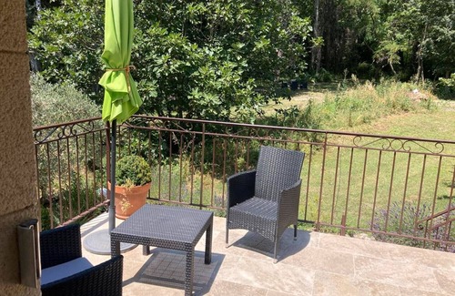 Puget Casa | Casa rural 'Le Romarin' con piscina compartida, Wi-Fi y aire acondicionado