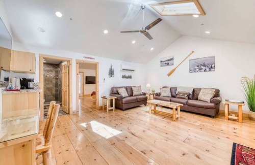 Bass Lake Cabaña | Cottage Like Suite With Private Hot Tub