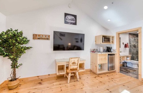 Bass Lake Cabaña | Cottage Like Suite With Private Hot Tub