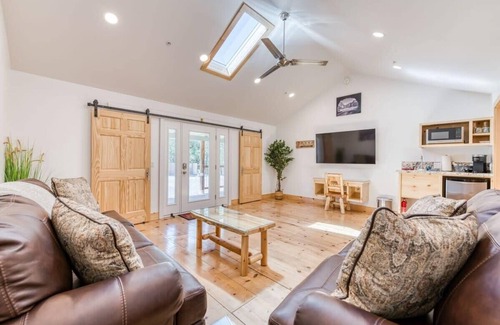 Bass Lake Cabaña | Cottage Like Suite With Private Hot Tub