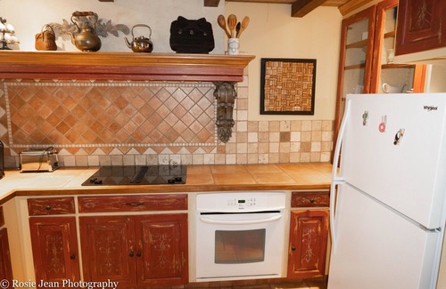 Summerville Historic District Cabaña | Cottage Located at Gorgeous 1889 Victorian Bed and Breakfast near Charleston