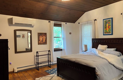 Mahopac Cabaña | Cottage lost in time