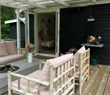Hoensinge Casa | Cottage Near Beach Perfect For Families