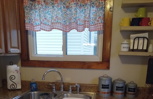 Edinboro Cabaña | Cottage near edinboro lake on walnut street