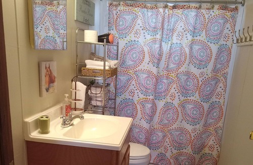 Edinboro Cabaña | Cottage near edinboro lake on walnut street