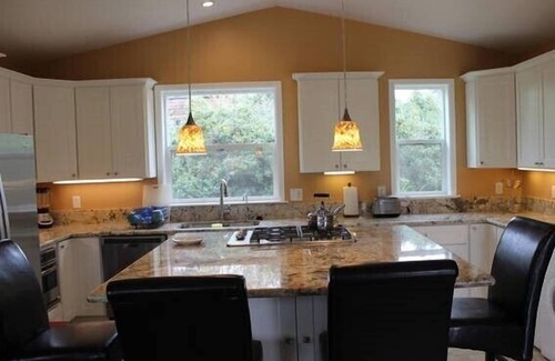 Point Reyes Station Casa | Cottage ubicado en Point Reyes Village