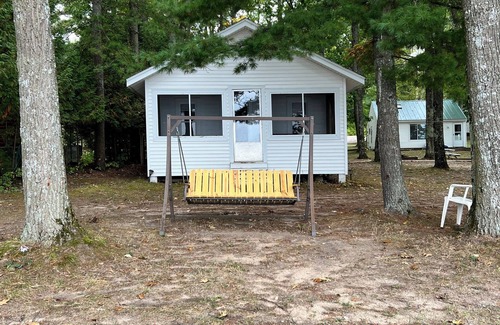 Herron Cabaña | Cottage Number "1" is a Terrific 2-bedroom cottage on Hubbard Lake