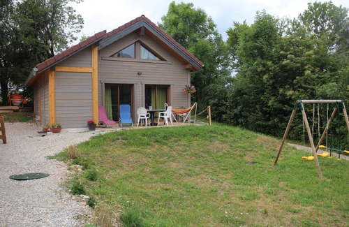 Bonlieu Chalet De Esquí | casa de hermosas cascadas