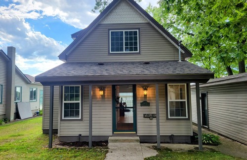 Bonita Springs Cabaña | Cottage on ALL SPORTS Private Triangle Lake Howell.MI