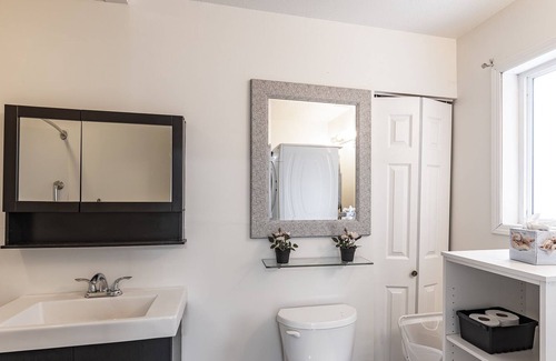 Squamish Casa | Cottage on Bear Claw Estate , Close to great outdoor activities