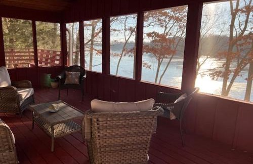 New Concord Casa | Cottage on Cypress Bay near Paris Landing State Park