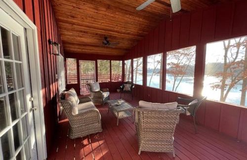 New Concord Casa | Cottage on Cypress Bay near Paris Landing State Park