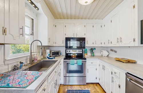 Sunset Beach Casa | Cottage on intercoastal waterway with private pool, hot tub and large dock