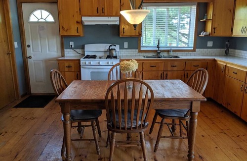 Arden Cabaña | Cottage on Kennebec- Your Next Family Getaway!