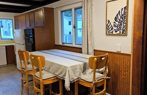 Grand Haven Cabaña | Cottage on Lake Michigan across from Grand Haven State Park.