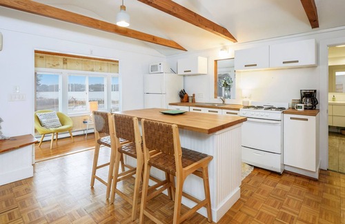 South Dennis Cabaña | Cottage on Large Pond Access to Bass River Recently Updated Gazebo AC Wifi Dog Friendly