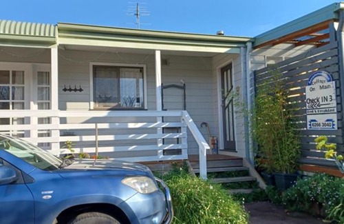 Franklin Casa | Cottage on Main