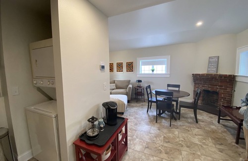 Brevard Cabaña | Cottage on Main Street - Brevard, NC