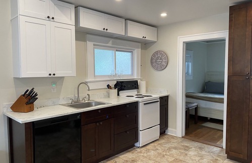 Brevard Cabaña | Cottage on Main Street - Brevard, NC
