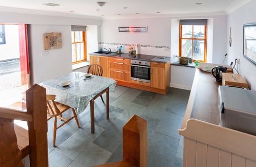 Kilmun Cabaña | Pier Cottage en Holy Loch Shore, vistas al mar y a la montaña