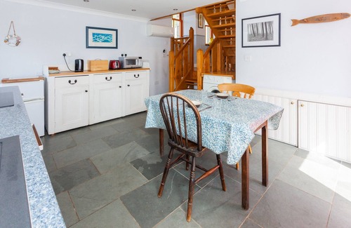 Kilmun Cabaña | Pier Cottage en Holy Loch Shore, vistas al mar y a la montaña