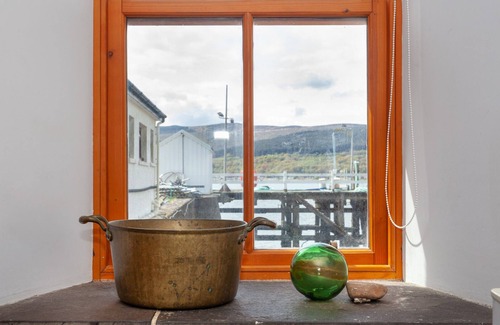 Kilmun Cabaña | Pier Cottage en Holy Loch Shore, vistas al mar y a la montaña